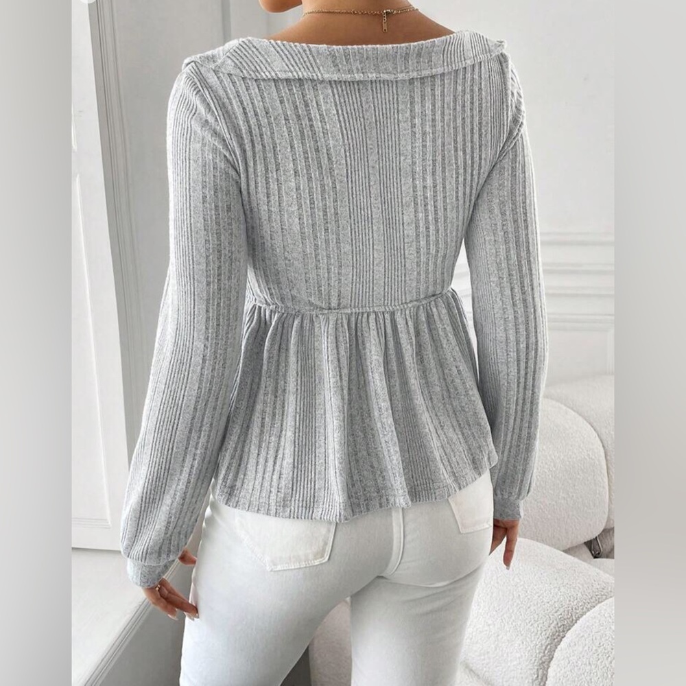 Grey top - Picture 2 of 2
